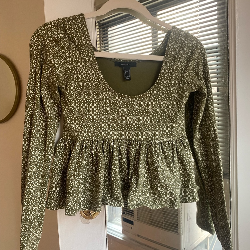Forever 21 green floral peplum long sleeve